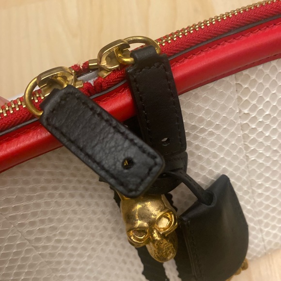 Alexander McQueen clutch - Picture 5 of 17